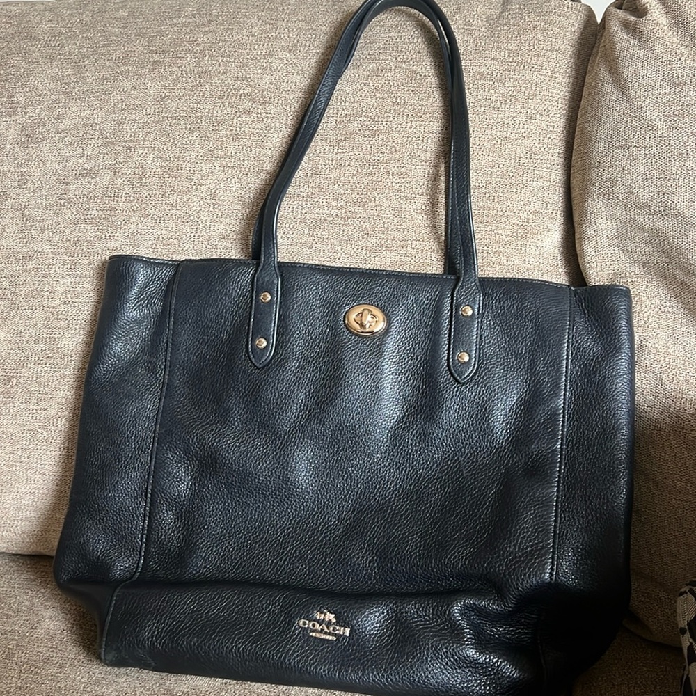 Vintage coach shoulder. Bag